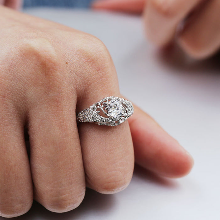 Beautiful and delicate diamond ring