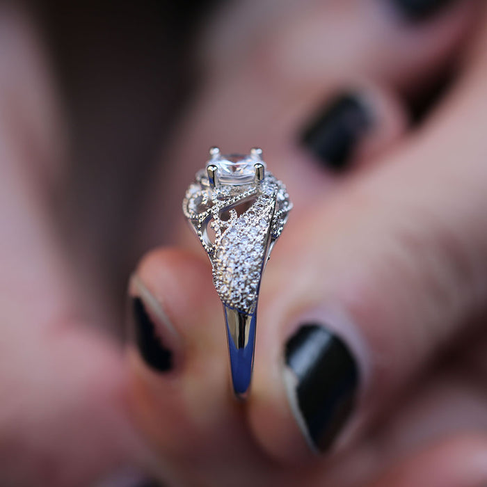 Beautiful and delicate diamond ring