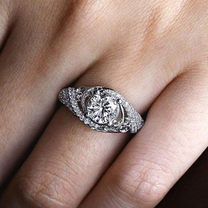 Beautiful and delicate diamond ring