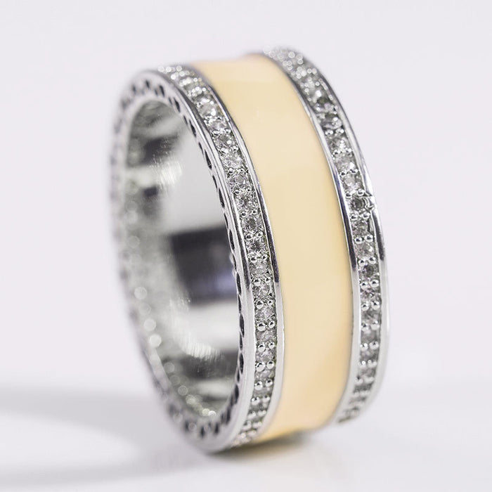 Women's ring with zircon stitching design