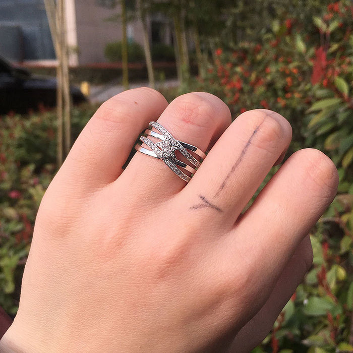 Anillo de hoja de circonita y diamante en oro rosa