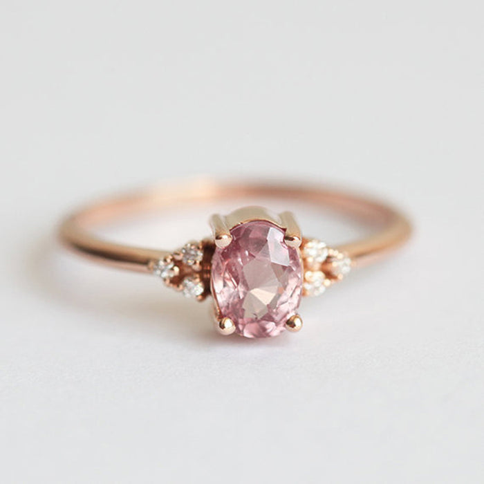 Anillo de compromiso ovalado con forma de princesa y circonita rosa