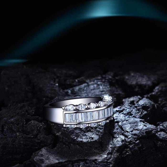 White gold plated diamond and zircon heart-shaped ring