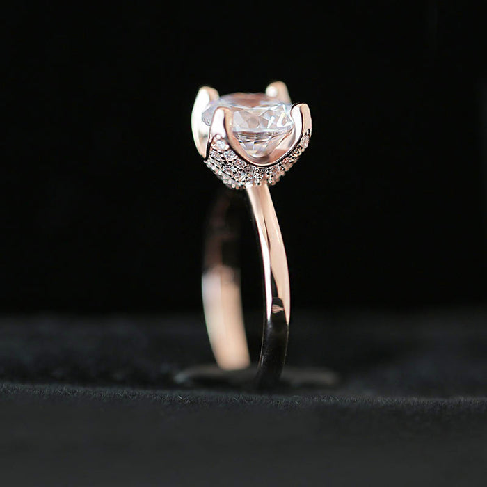 Classic four-claw simulated zircon ring