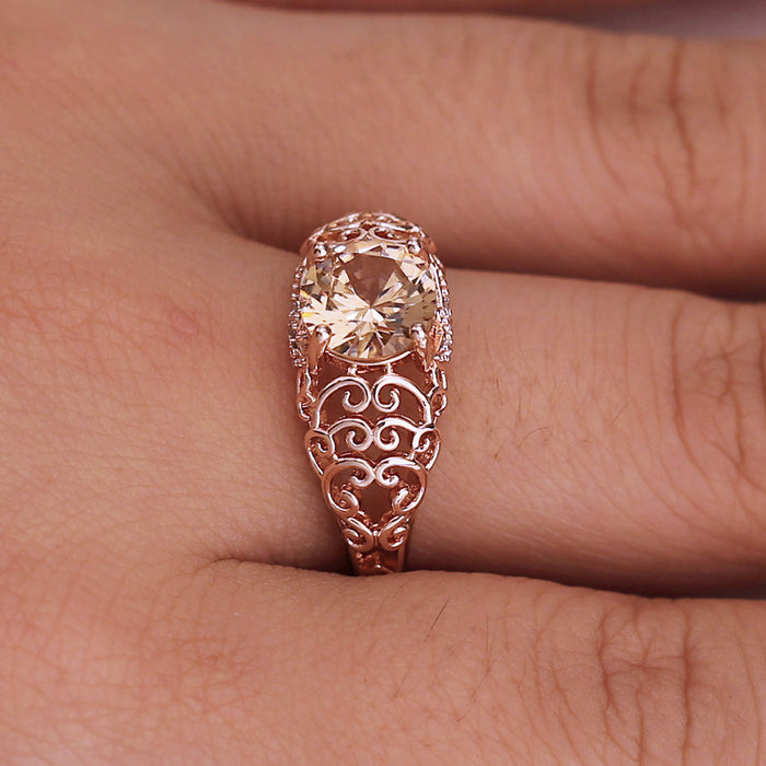 Anillo de mujer en oro rosa con diamantes