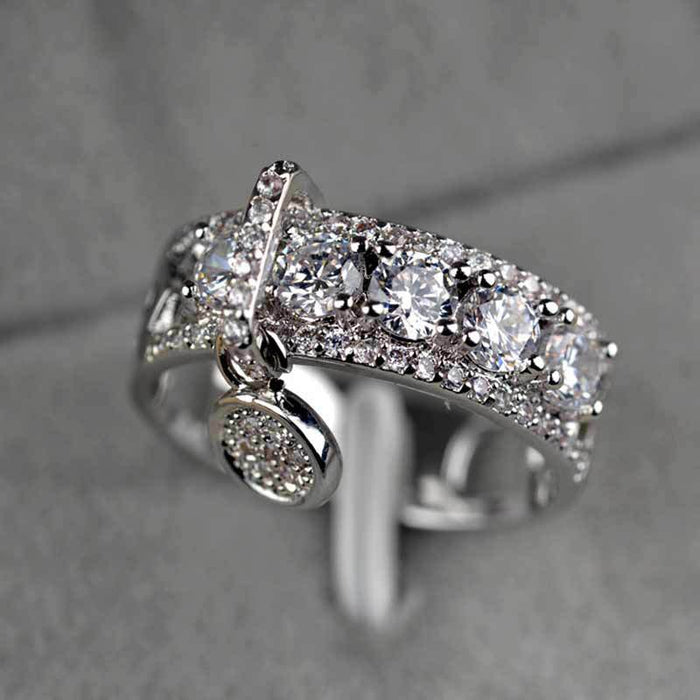 Anillo creativo con disco de circonita grande