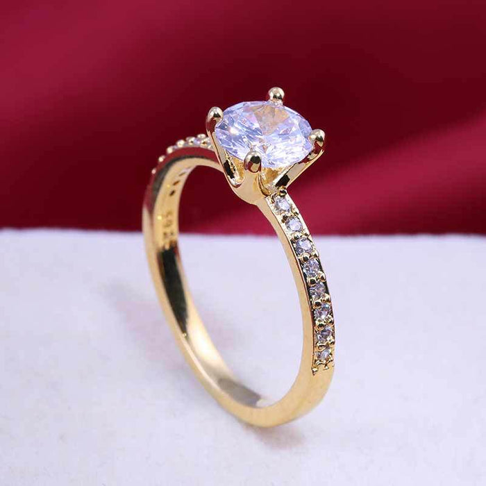 Anillo de mujer con circonitas de oro real bañado en cobre y redondo de cuatro garras