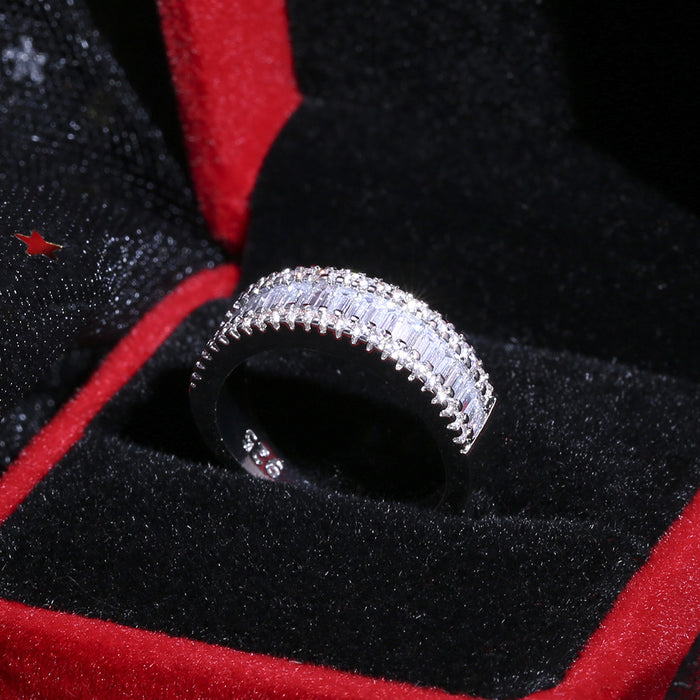 Anillo de pareja de diamantes llenos de diamantes con forma de T y circón cuadrado popular