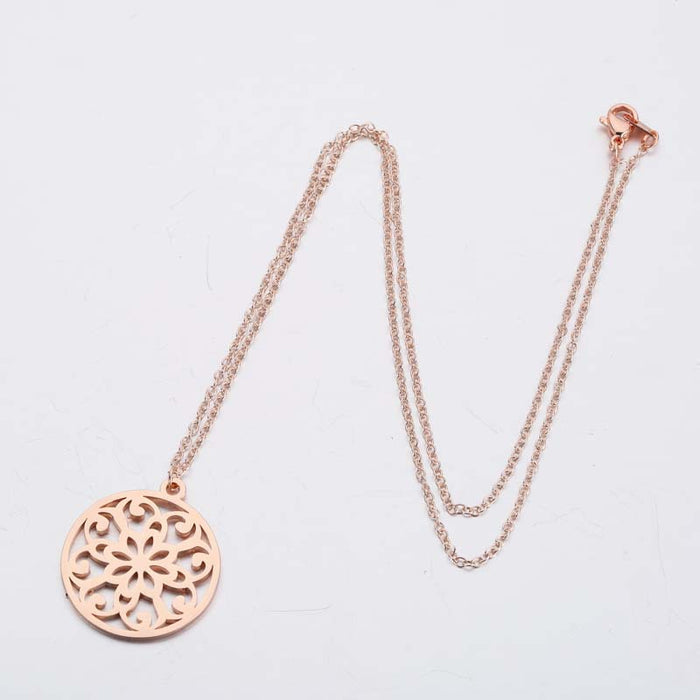 Geometric round pendant necklace, new ins fashion small fresh hollow flower clavicle chain wholesale