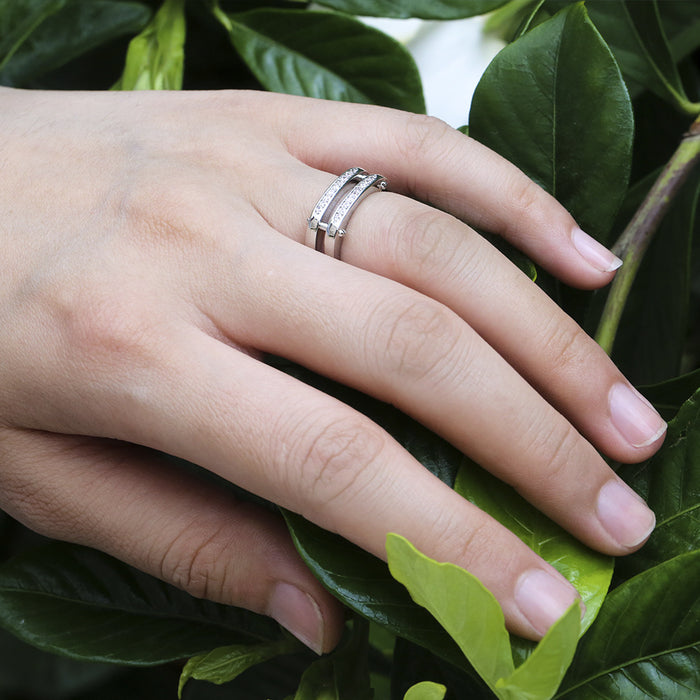 Anillo lleno de diamantes con circonitas ovaladas bañadas en oro