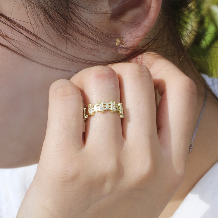 Anillo de estrella y luna con circonitas bañadas en oro