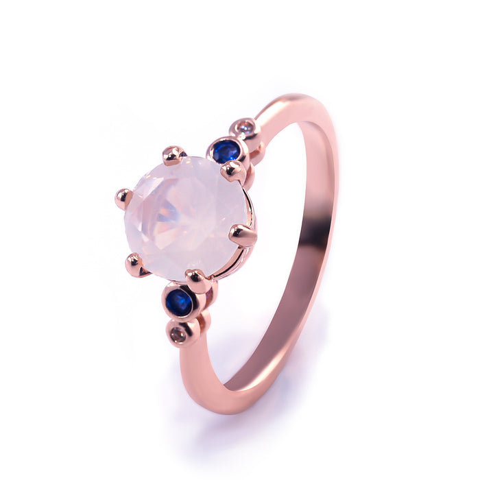 Anillo de compromiso de cobre chapado en oro rosa con micropavé de circonitas cepilladas