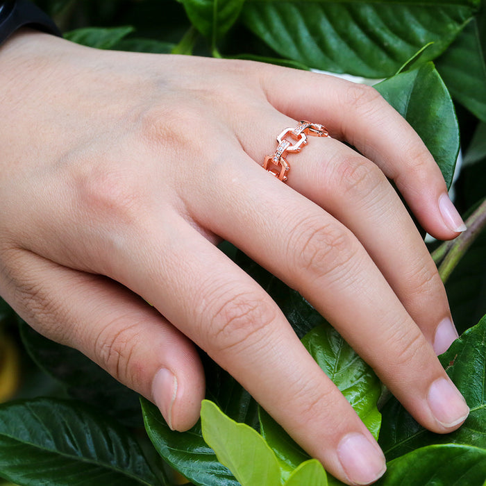 Anillo de celebración empresarial para hombre con incrustaciones de circonitas en oro rosa y baño de cobre