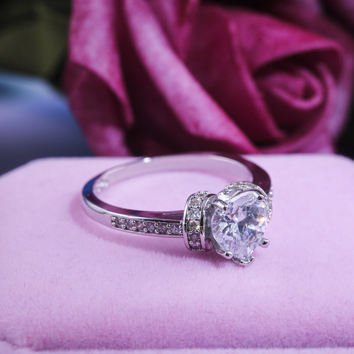 Anillo de bodas de piedra blanca de moda para mujer.