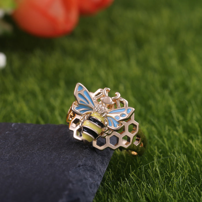 Anillo de circonita hueca con forma de abeja en forma de panal creativo