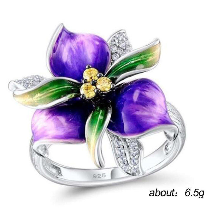 Exquisito anillo de circonita con flor de pegamento morado