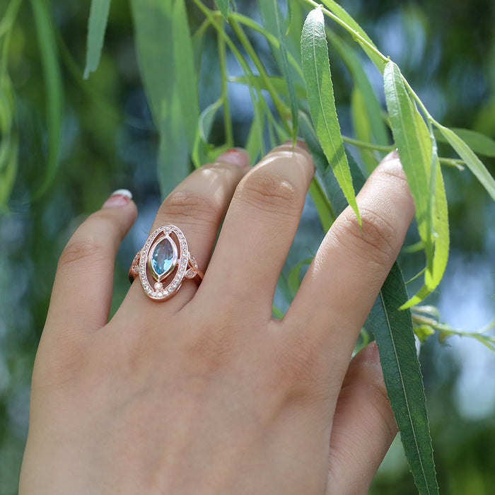 El anillo de circonitas microincrustadas en oro rosa para mujer se vende muy bien en todo el mundo