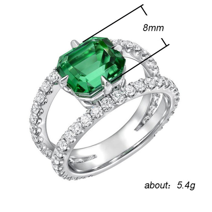 Anillo de diamantes verdes con micro pavé de circonitas K blancas bañadas en cobre