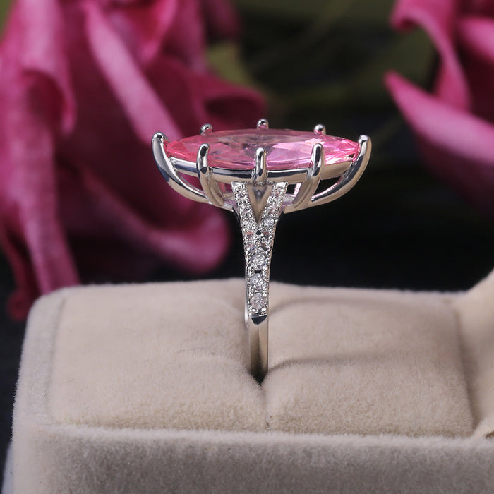 Anillo de circonitas de cristal rosa de gran tamaño en forma de marquesa