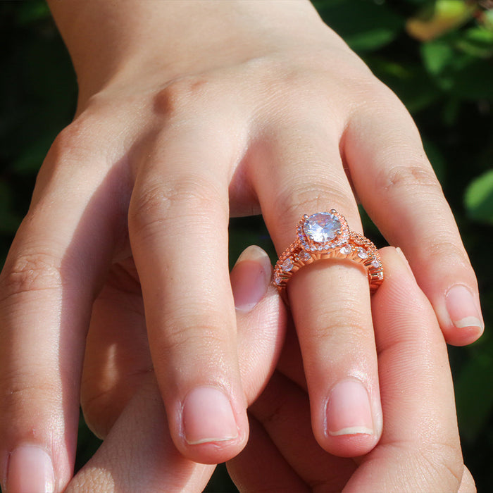 Anillo de mujer de moda con circonitas AAA en oro rosa