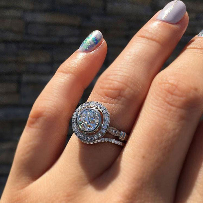 Anillo de mujer de circonita de alta calidad con textura hueca de moda