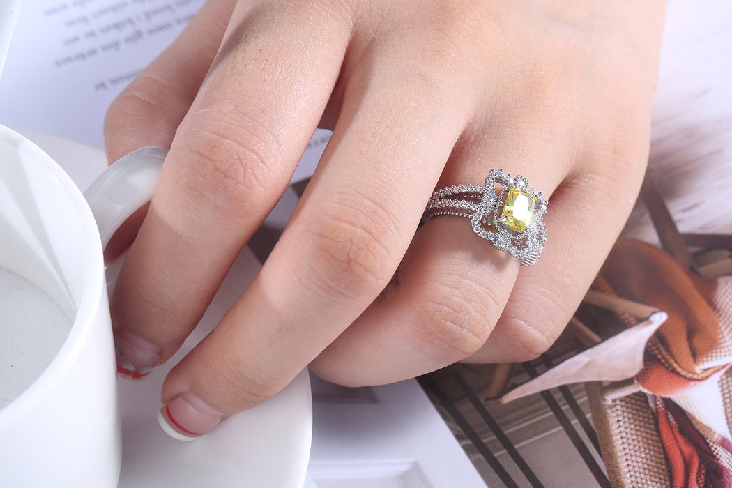 Classic Fashion Hollow Queen Zircon Diamond Ring