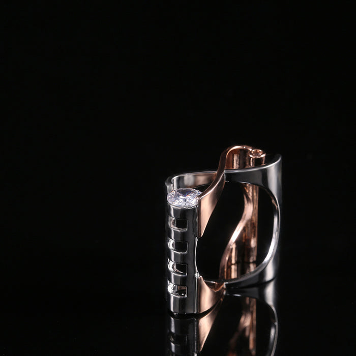 Anillo de circonita elegante y de moda con galvanoplastia de cobre