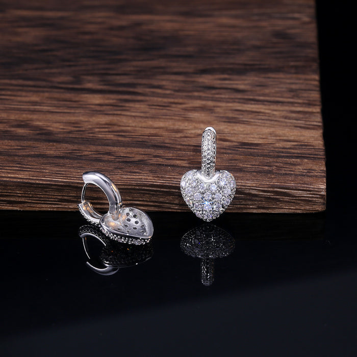 Pendientes de corazón de diamantes y circonitas Carat Lover del mismo estilo