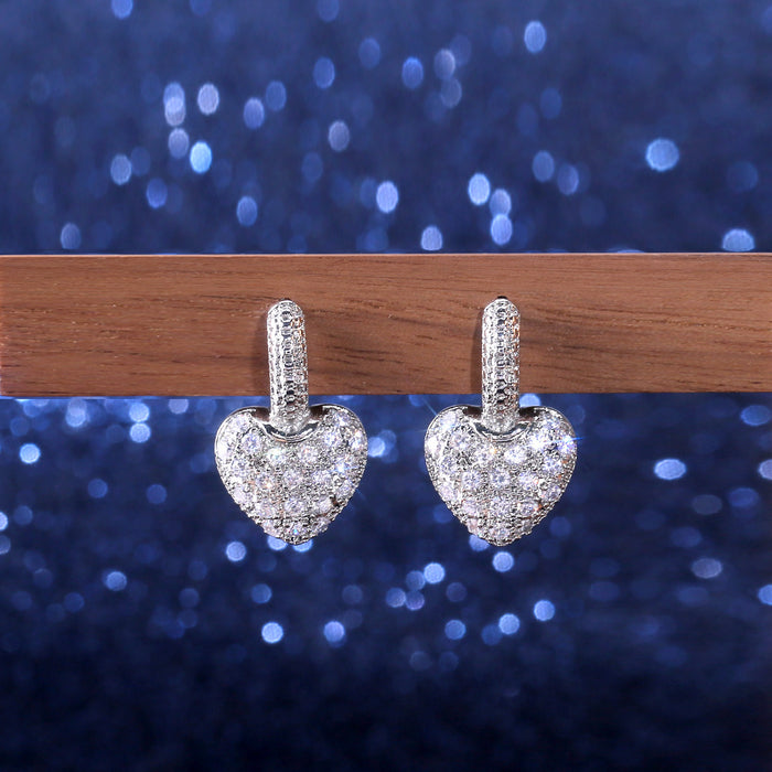 Pendientes de corazón de diamantes y circonitas Carat Lover del mismo estilo