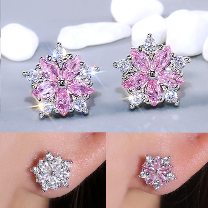 Pendientes de flores sencillos y elegantes con tachuelas de diamantes y circonitas.