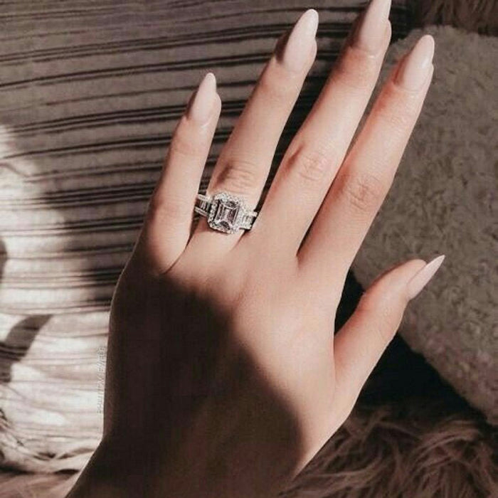 Anillo de lujo para mujer con diamantes y circonitas cuadradas.