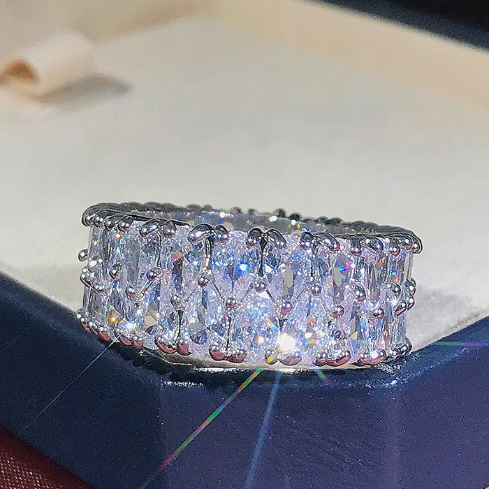 Anillo de circonitas en forma de gota de doble hilera