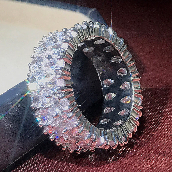 Anillo de circonitas en forma de gota de doble hilera