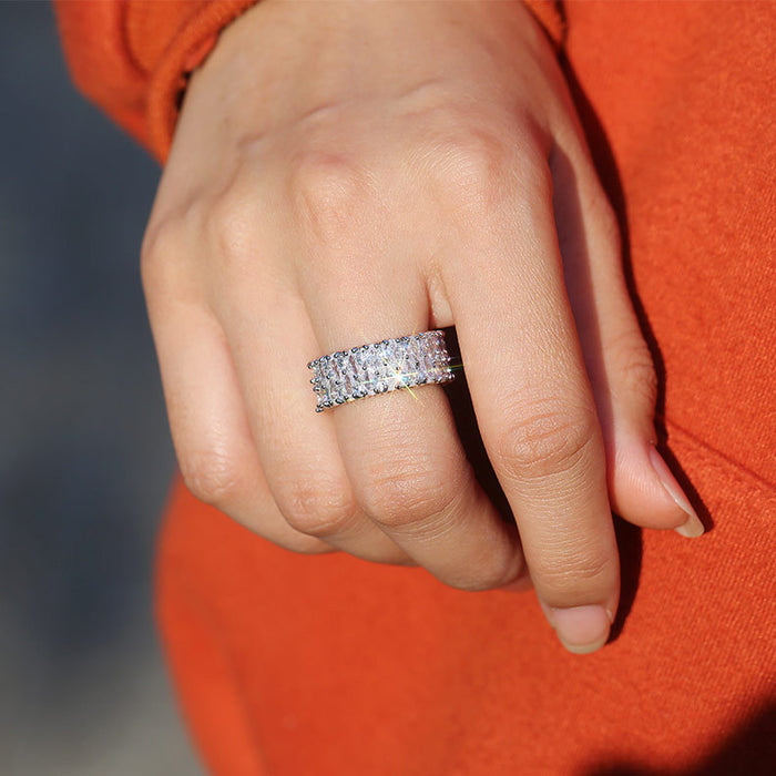 Anillo de circonitas en forma de gota de doble hilera