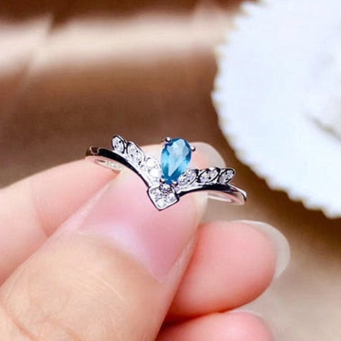 Sky blue zircon V-shaped diamond ring