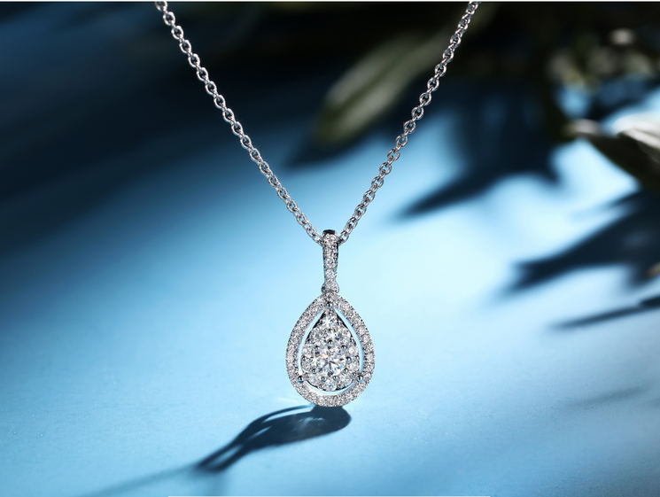 Full diamond teardrop-shaped zircon necklace