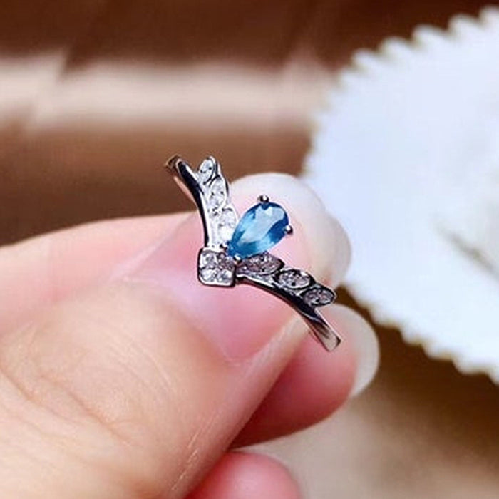 Sky blue zircon V-shaped diamond ring