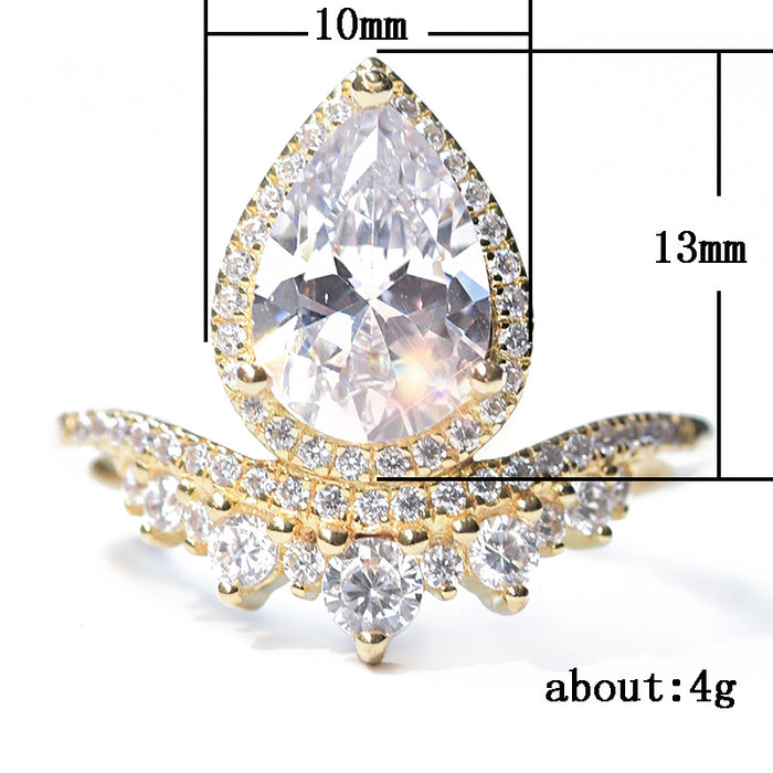 Large teardrop-shaped crystal ring gold jewelry