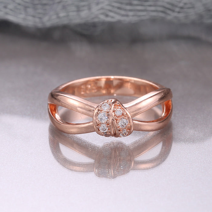 Anillo de mujer con microincrustaciones de circonitas, joyería creativa hecha a mano