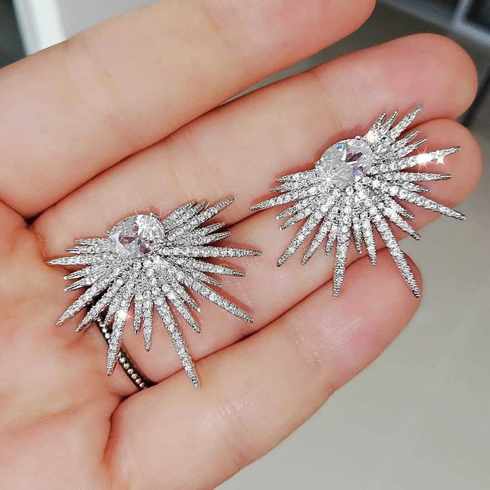 Pendientes de moda y elegantes, pendientes geométricos y brillantes.