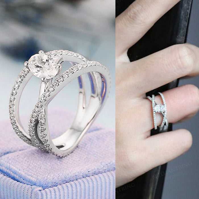 Anillo de circonita para mujer creativo y personalizado.