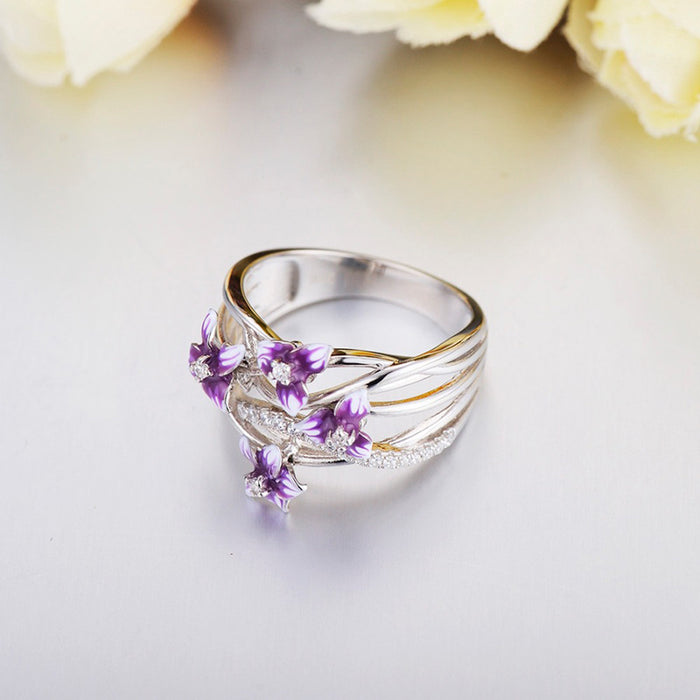 Anillo de mujer con flor violeta