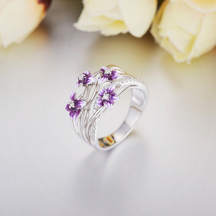 Anillo de mujer con flor violeta