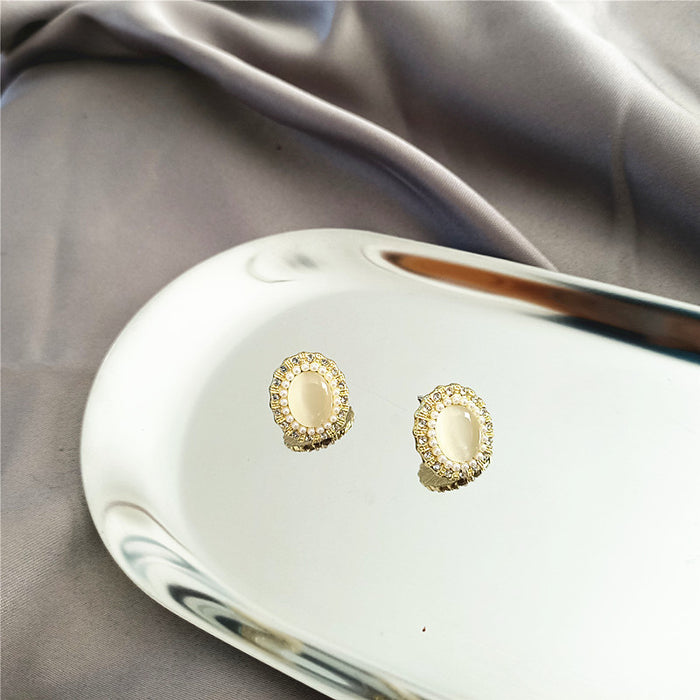 Retro Hong Kong style cat's eye round earrings simple temperament earrings