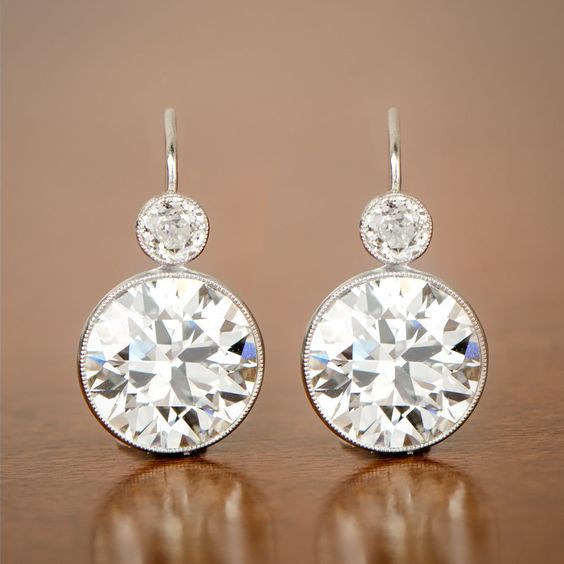 Atmospheric round zircon earrings