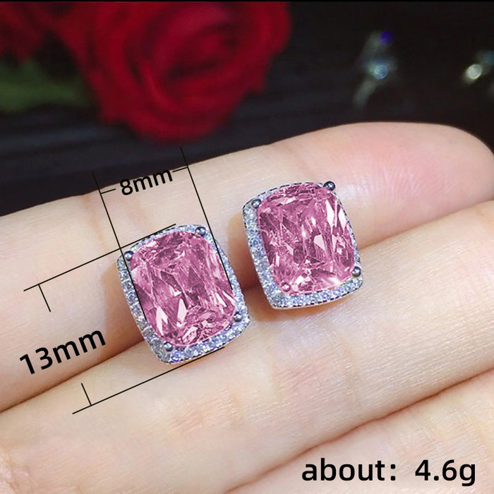 Exquisitos pendientes cuadrados con diamantes y circonitas rosas.