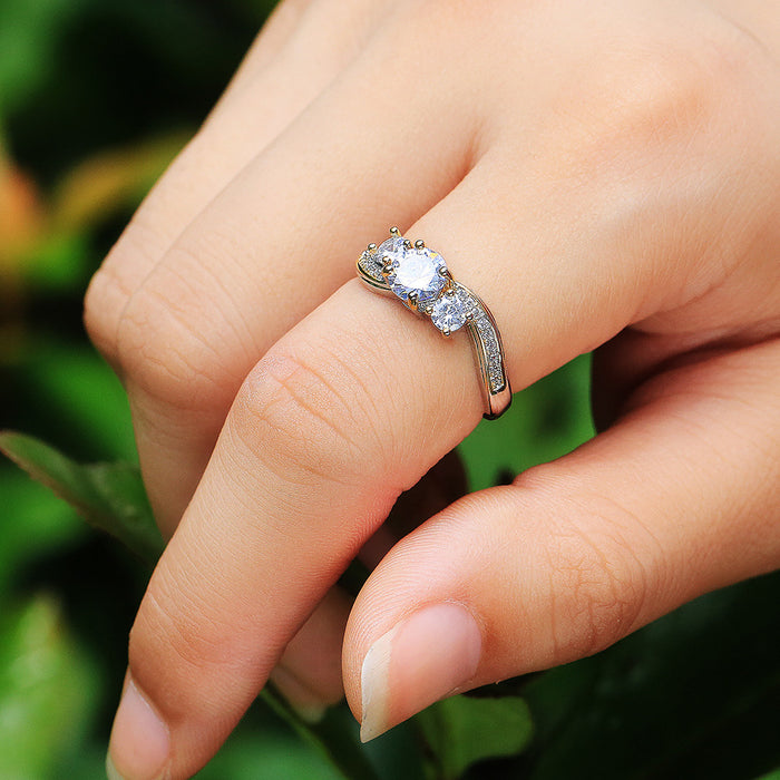 Exquisito anillo de lujo con circonitas para mujer, chapado en cobre y microincrustaciones de plata