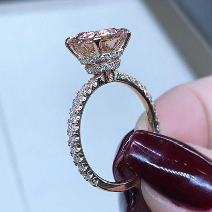 Exquisito anillo de bodas para mujer con circonitas micropavimentadas y diamantes