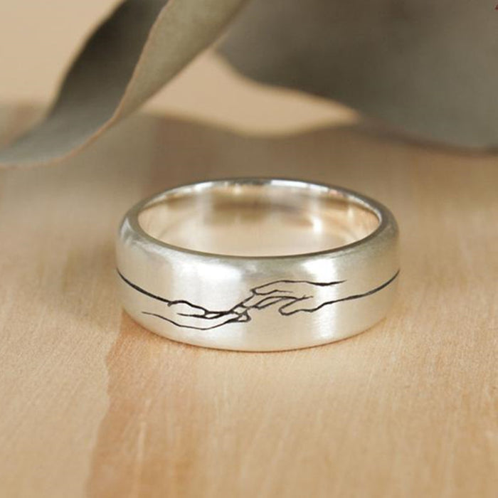 Simple hand holding couple ring European and American hand jewelry