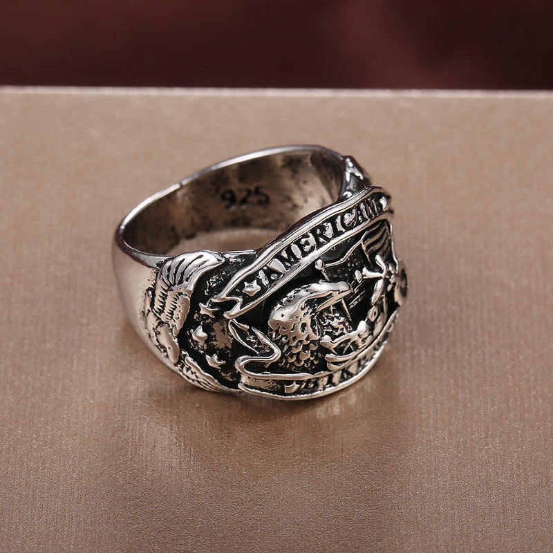 Anillo de compromiso con marquesa y circonitas micropavimentadas